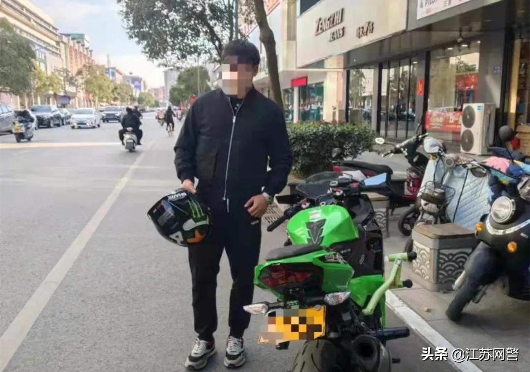 江苏扬州:秀车技?江都交警当场拿下“炸街族”