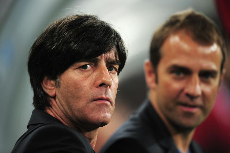 德国国家足球队教练(全新的德国队，一个把没落王朝带回巅峰的神奇教练，弗利克)