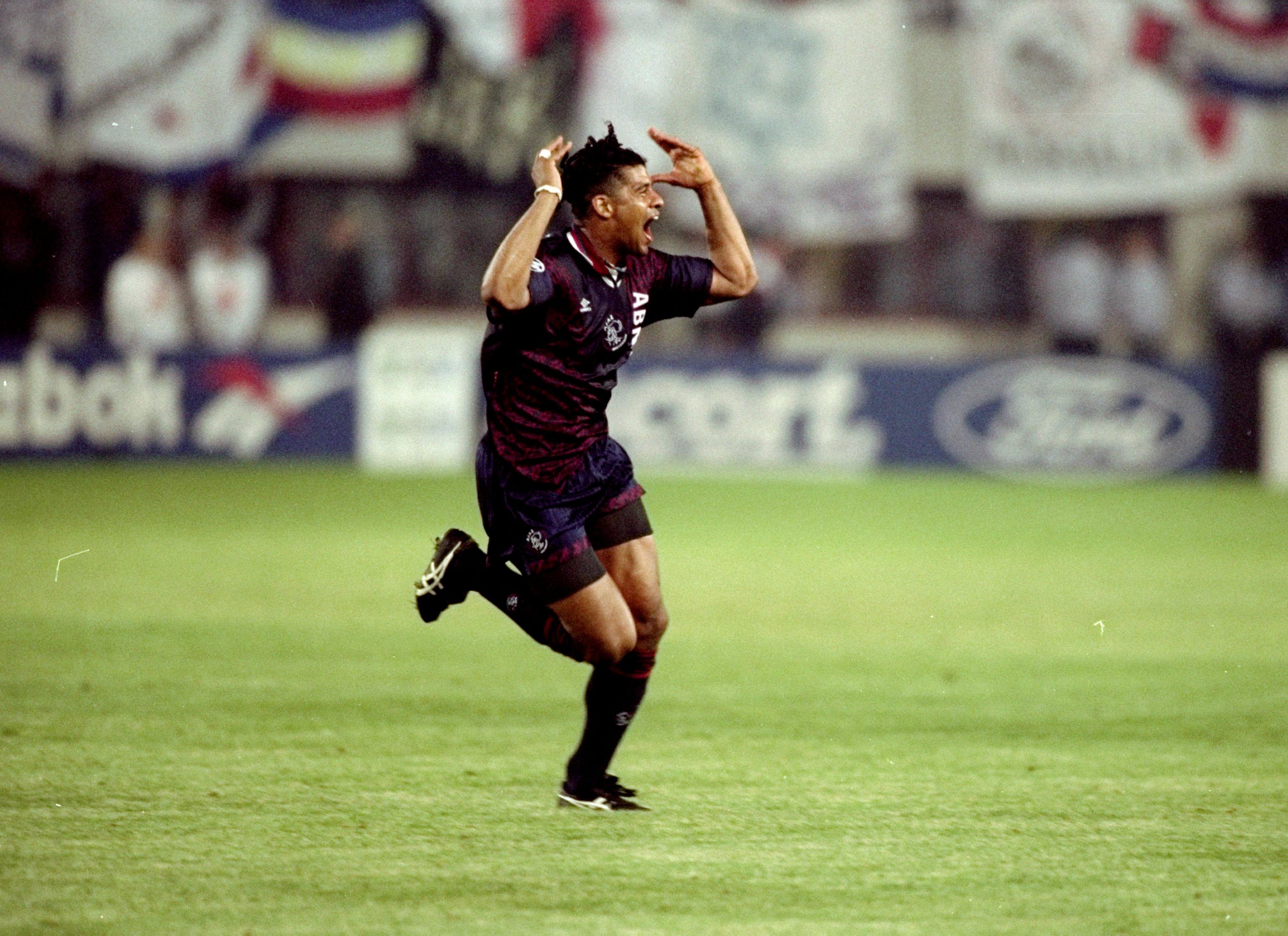 里杰卡尔德有着辉煌的球员生涯(一个赛季3次击败欧冠卫冕冠军,18岁小