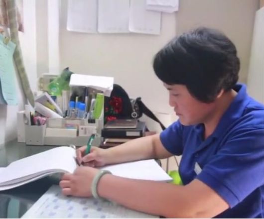 50岁宿管阿姨写6部小说给大学生上课：好的人生，不怕大器晚成