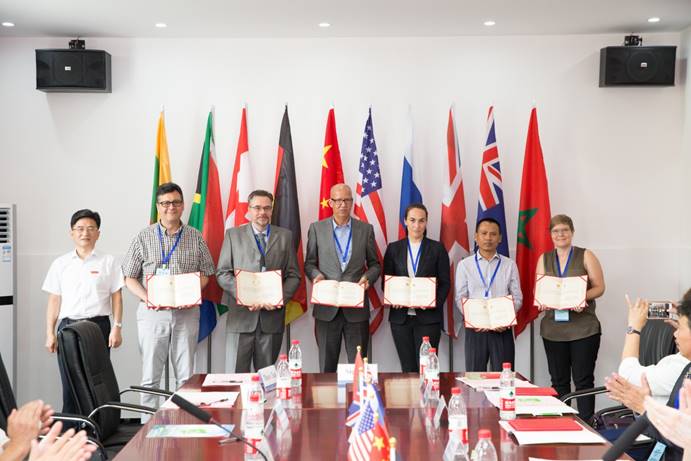 英、美、法、澳等多国专家学者抵达湖北，纷纷与这所大学建立合作