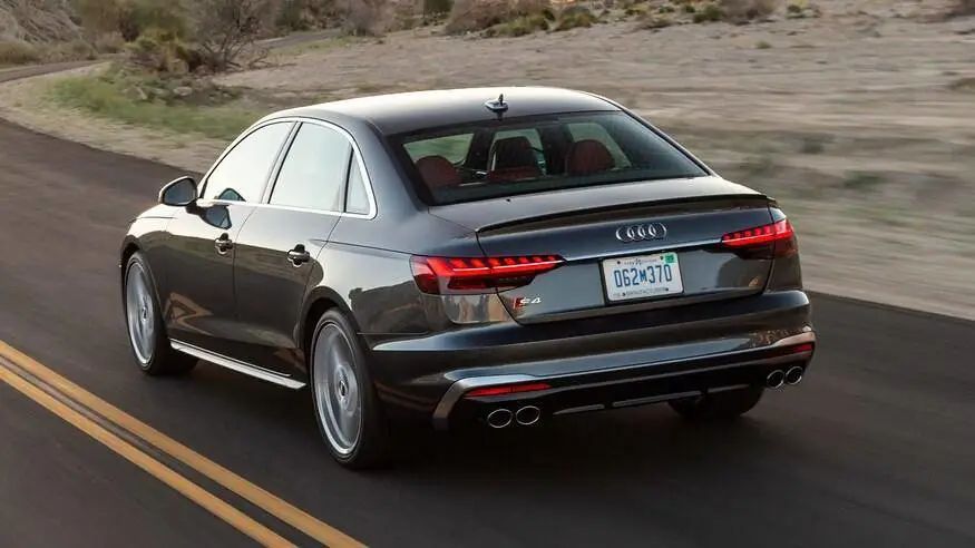 50万以内最强性能轿车，4.4秒破百的新款奥迪S4让人一试难忘