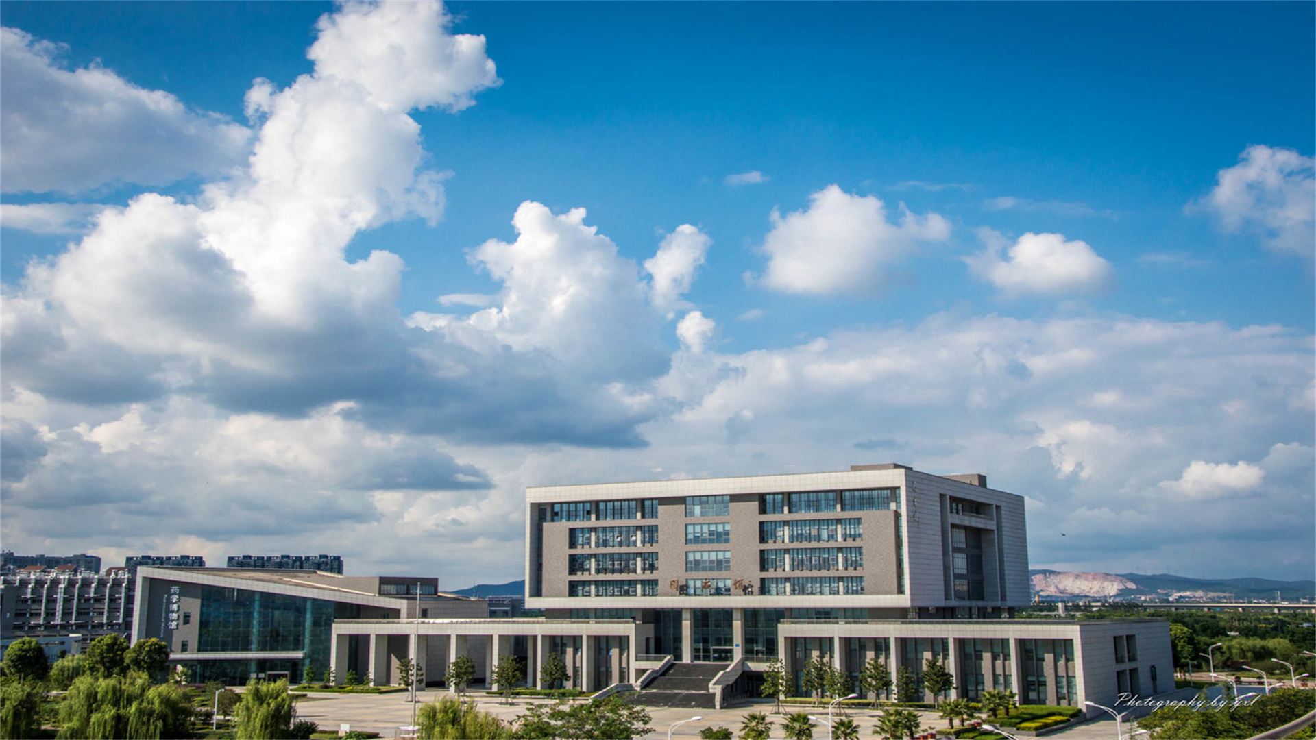 药学学科分析及院校推荐！药学分析“第一吃香”，女生的优选