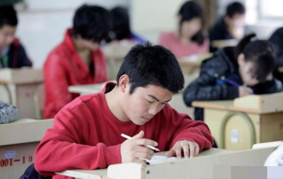 英语或将被踢出高考，教育部做出回应，家长：用处不大应该取消