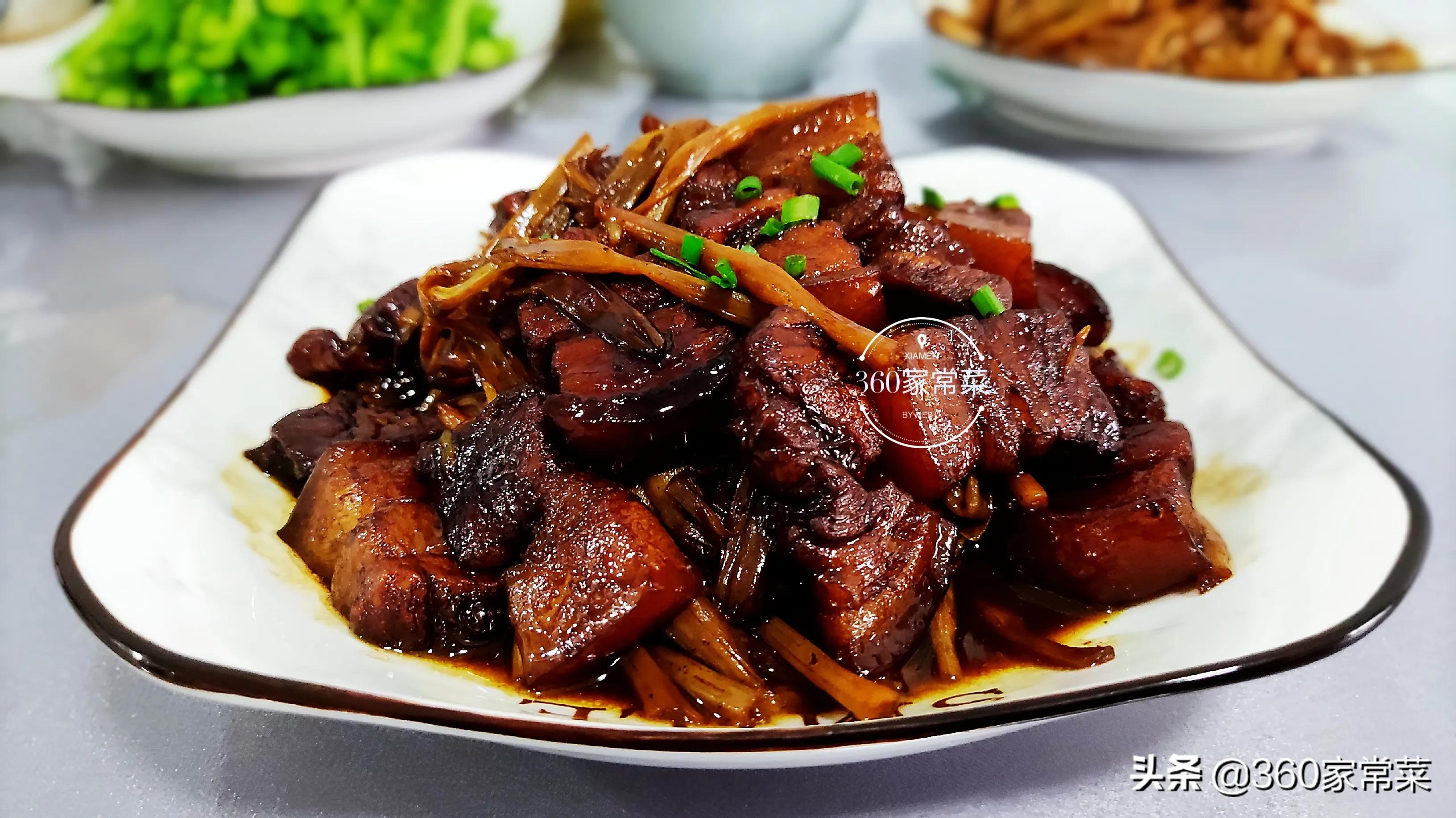 金针菜的花蕾呈细长条状,呈黄色,有芳香气味,为了方便把它保存,就把