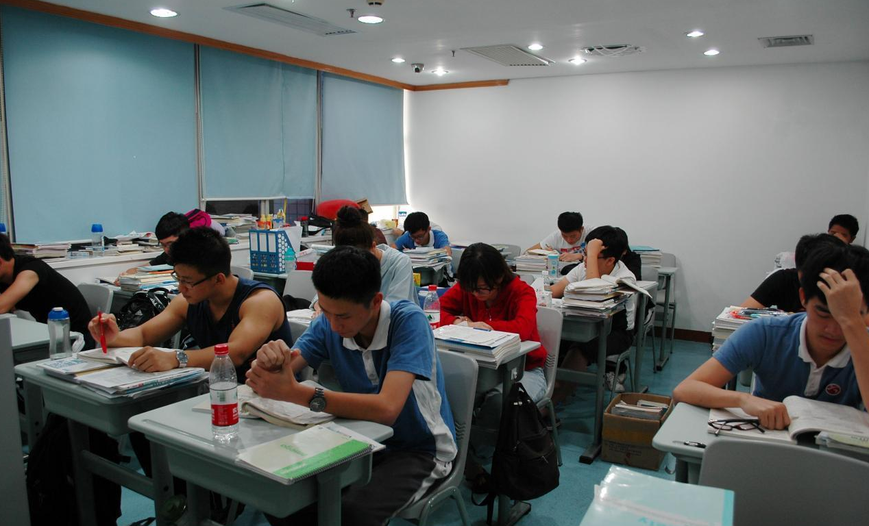 高考落榜，是否选择复读，老师：并不是人人都适合复读