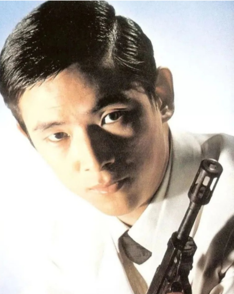 让谢贤爬去台湾见他，成龙向他求救，林青霞倒追，王羽究竟多厉害