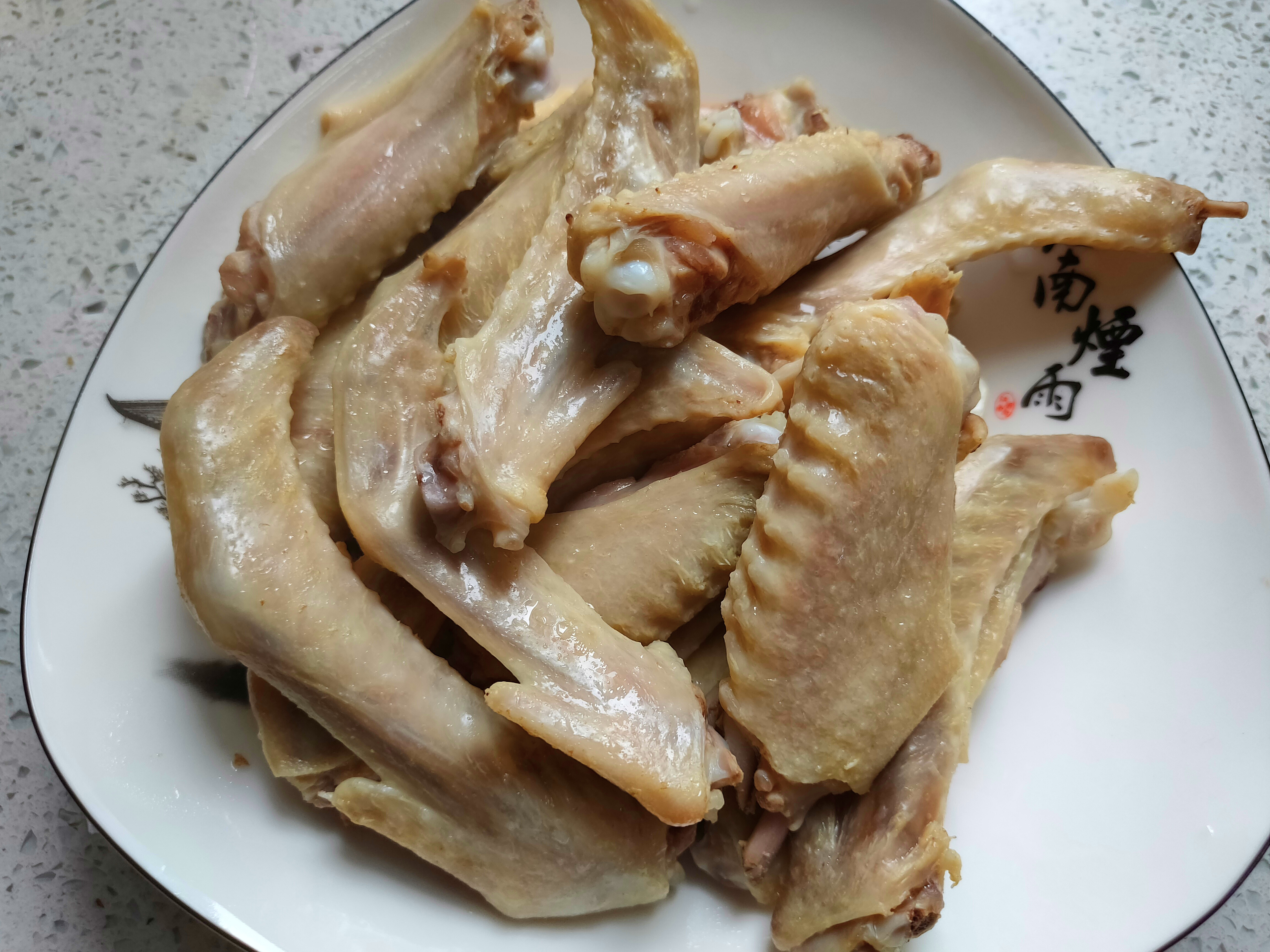 红烧鸭翅的家常做法（家庭版红烧鸭翅好吃过瘾）