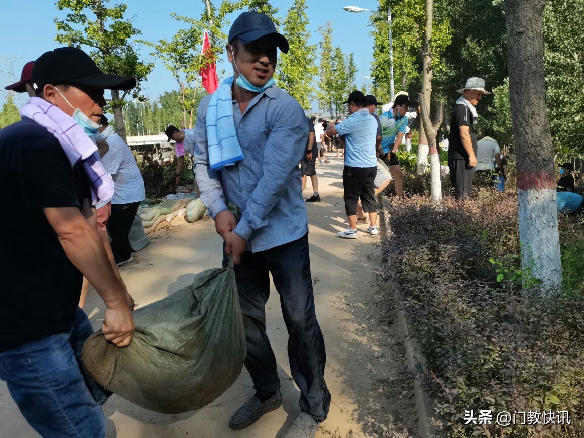 尉氏县门楼任一中党支部让党旗在抗洪救灾中高高飘扬