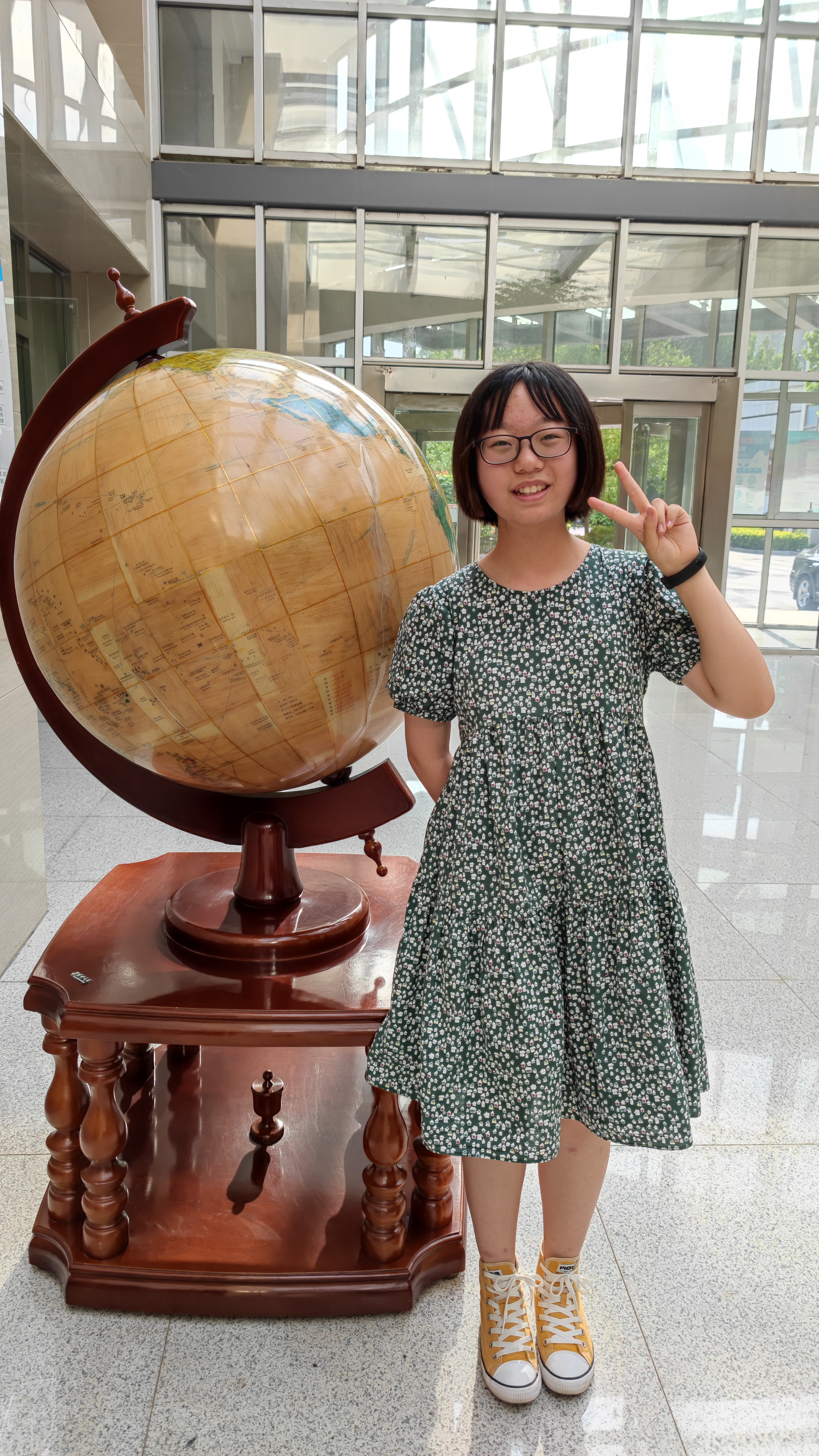 郑州枫杨外国语初中生写河南高考作文：《顶出一个春天》