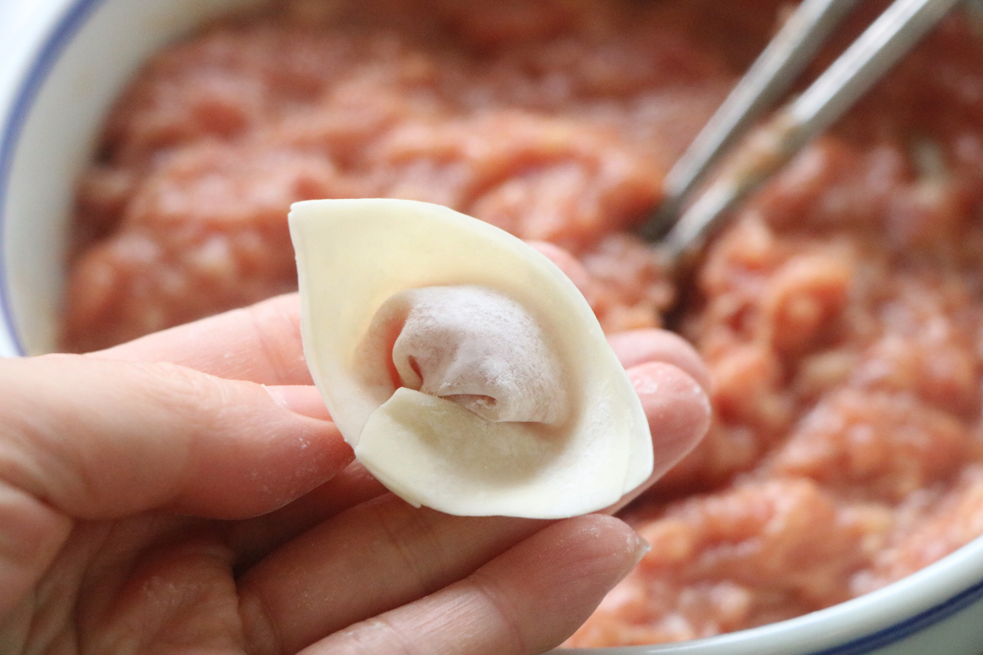 馄饨馅的做法和配料（肉馅儿这样调鲜美又滑嫩）