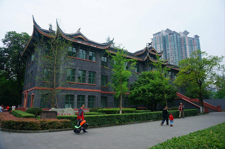 高校改名惨“翻车”，985院校一秒变“野鸡”，改回原名霸气回归