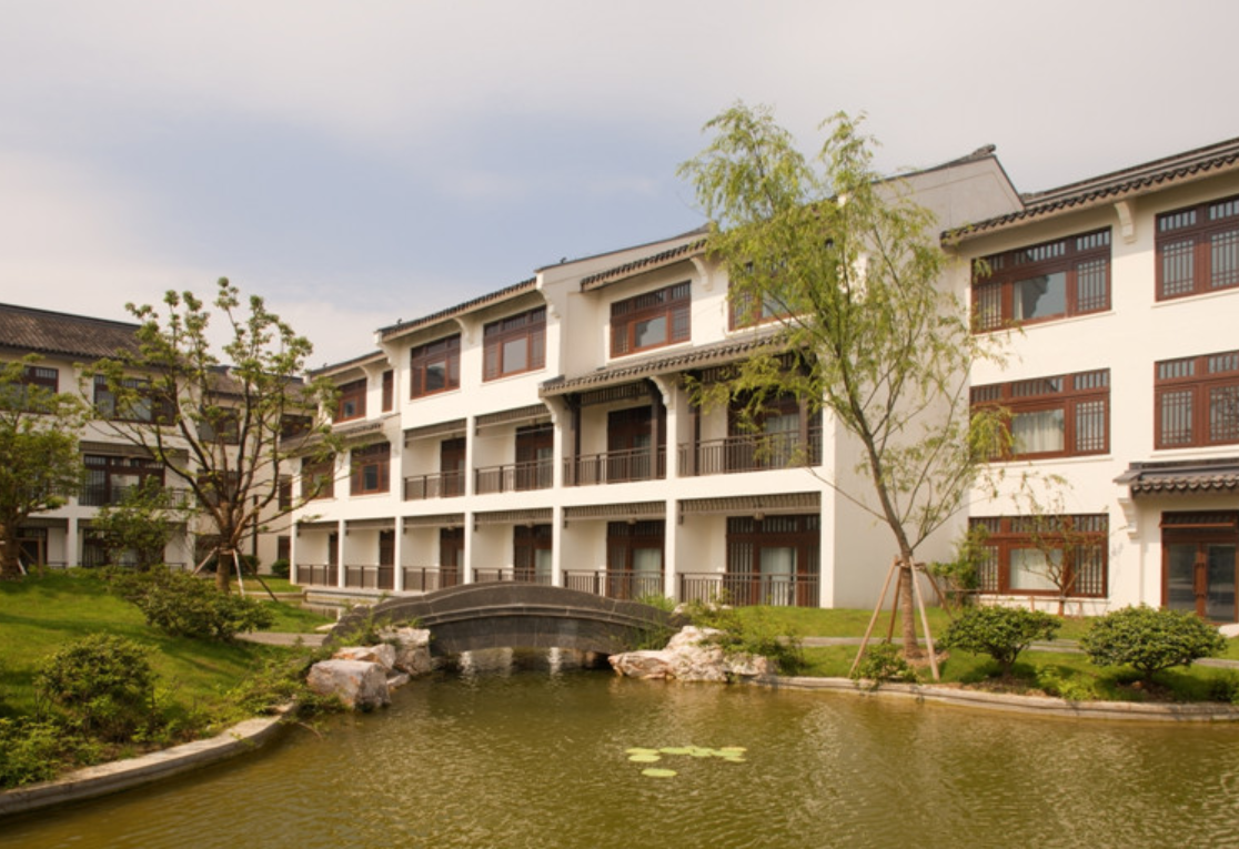 旅游度假必选的四个酒店，还提供可托管的室内儿童俱乐部