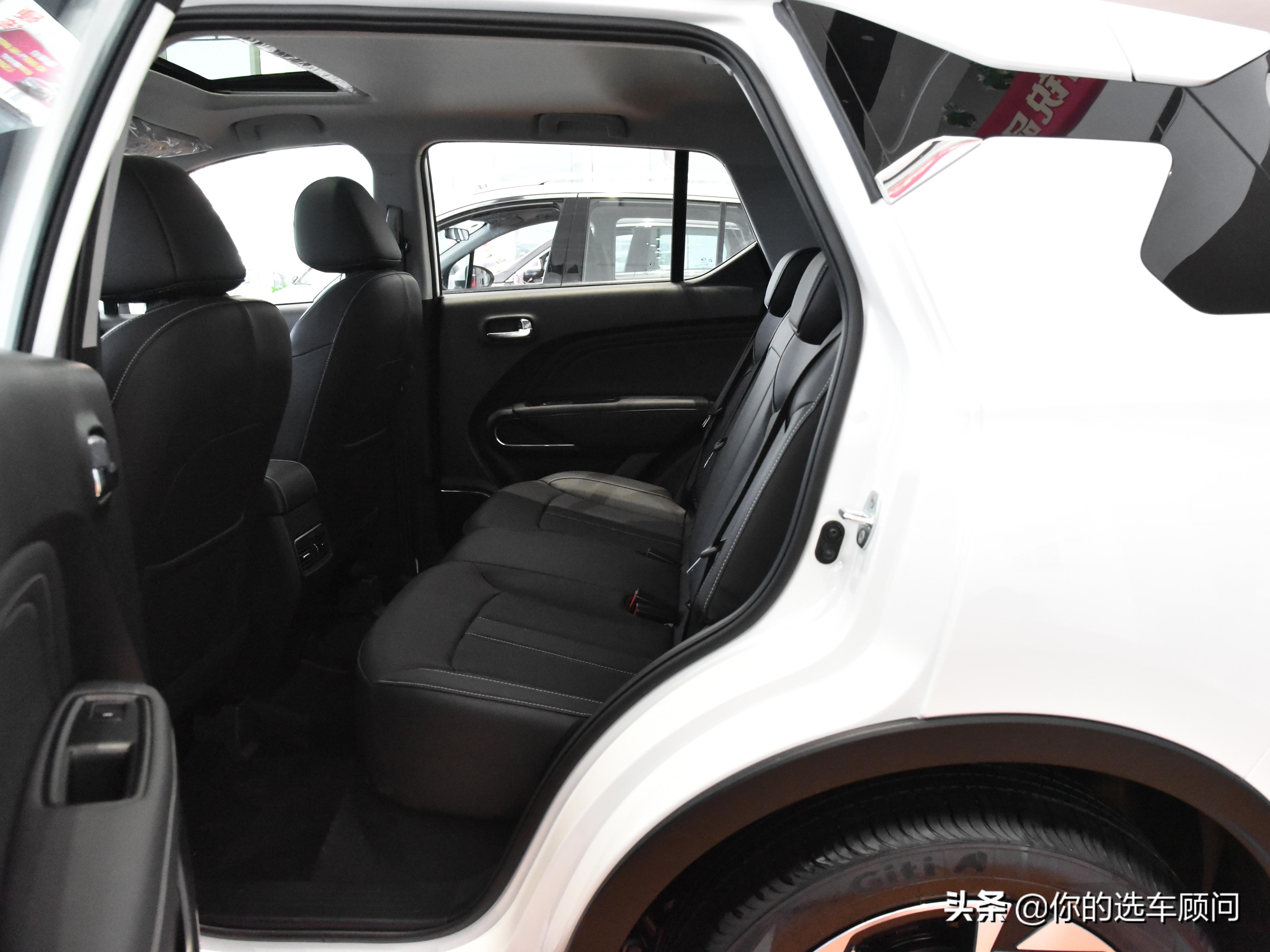 6.5L/100km的综合油耗，实惠省钱代步SUV，实拍传祺GS3