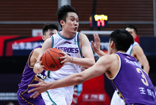 男篮世界杯为什么没丁彦雨航（带齐麟也不带丁彦雨航？三点原因解释杜锋为何要这样做）