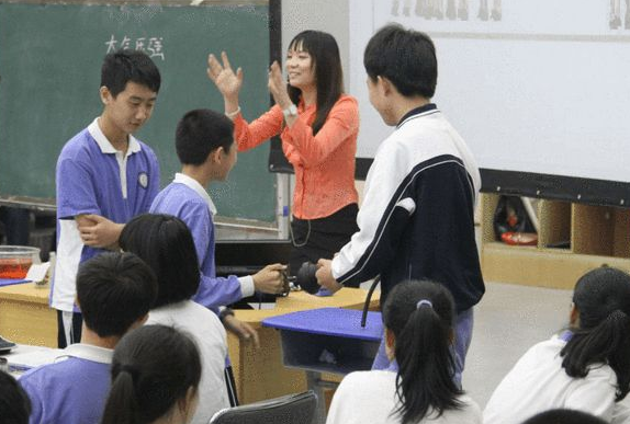 教育部传出新消息，部长发话中小学教室要安装监控，家长大力支持