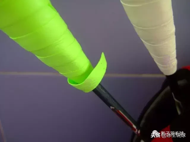 羽毛球手胶封口条怎么缠(YONEX/李宁/胜利/威臣/极限等6款手胶的用后感（影子出品）)