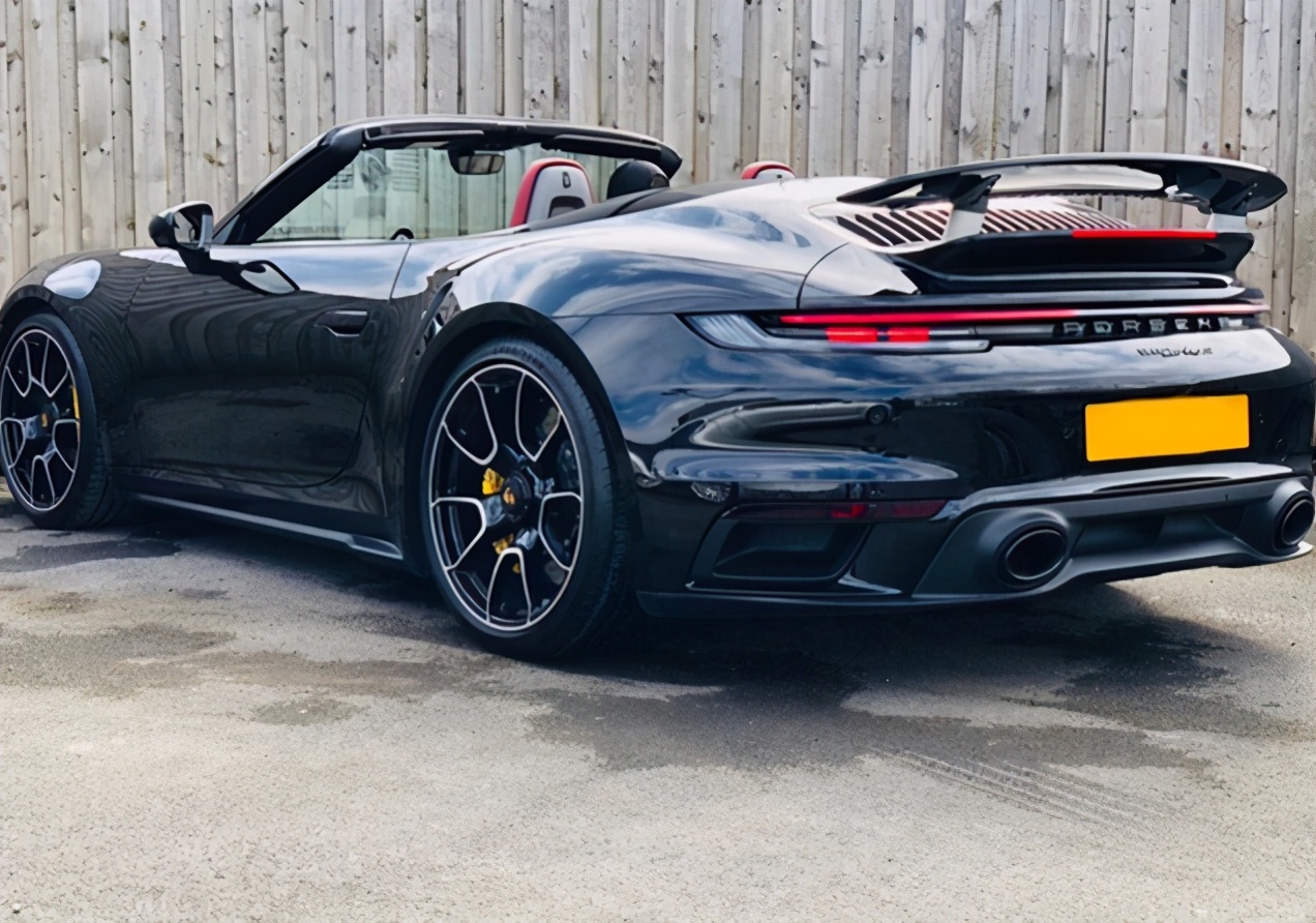 敞篷保时捷911实拍！3.8T引擎爆发478kw，新造型比法拉利帅气