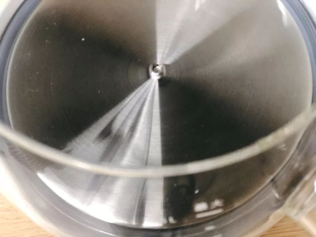 荣获德国红点设计奖的煮茶器，颠覆传统，煮倒一体，让喝茶更方便