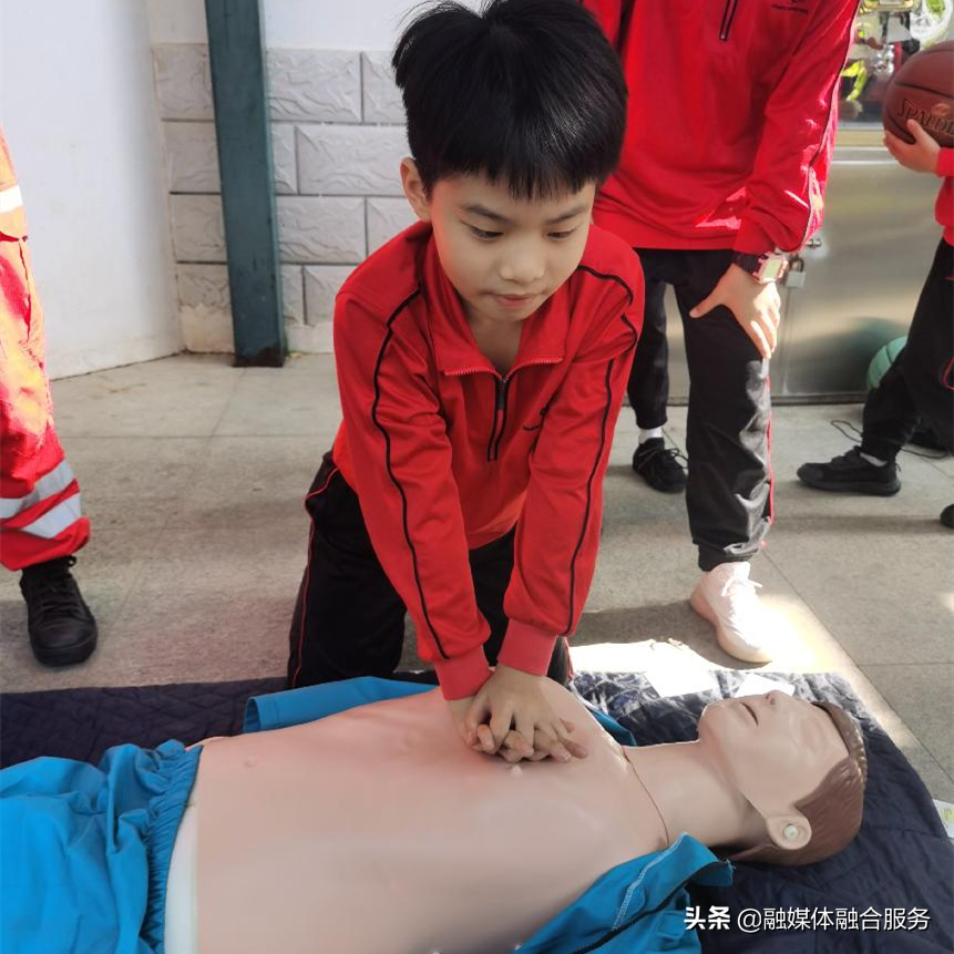 健康伴成长——中医药知识讲座走进火炬学校