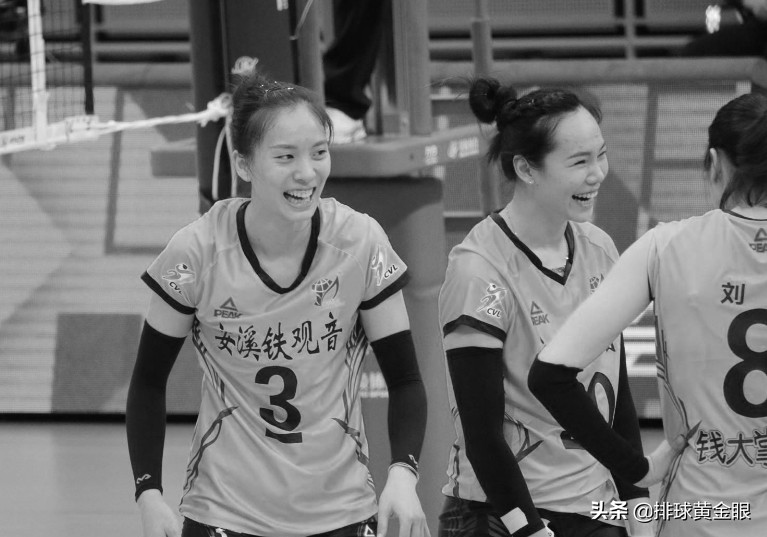 女排郑益昕沙排照（女排副攻郑益昕为何重新打室内排球？本人：穿比基尼我会难为情的）