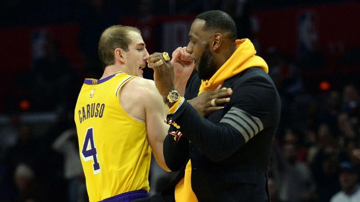 nba球星哪些搞笑視頻（啼笑皆非！盤點NBA最搞笑的十大球星：庫里與哈登成功入選）