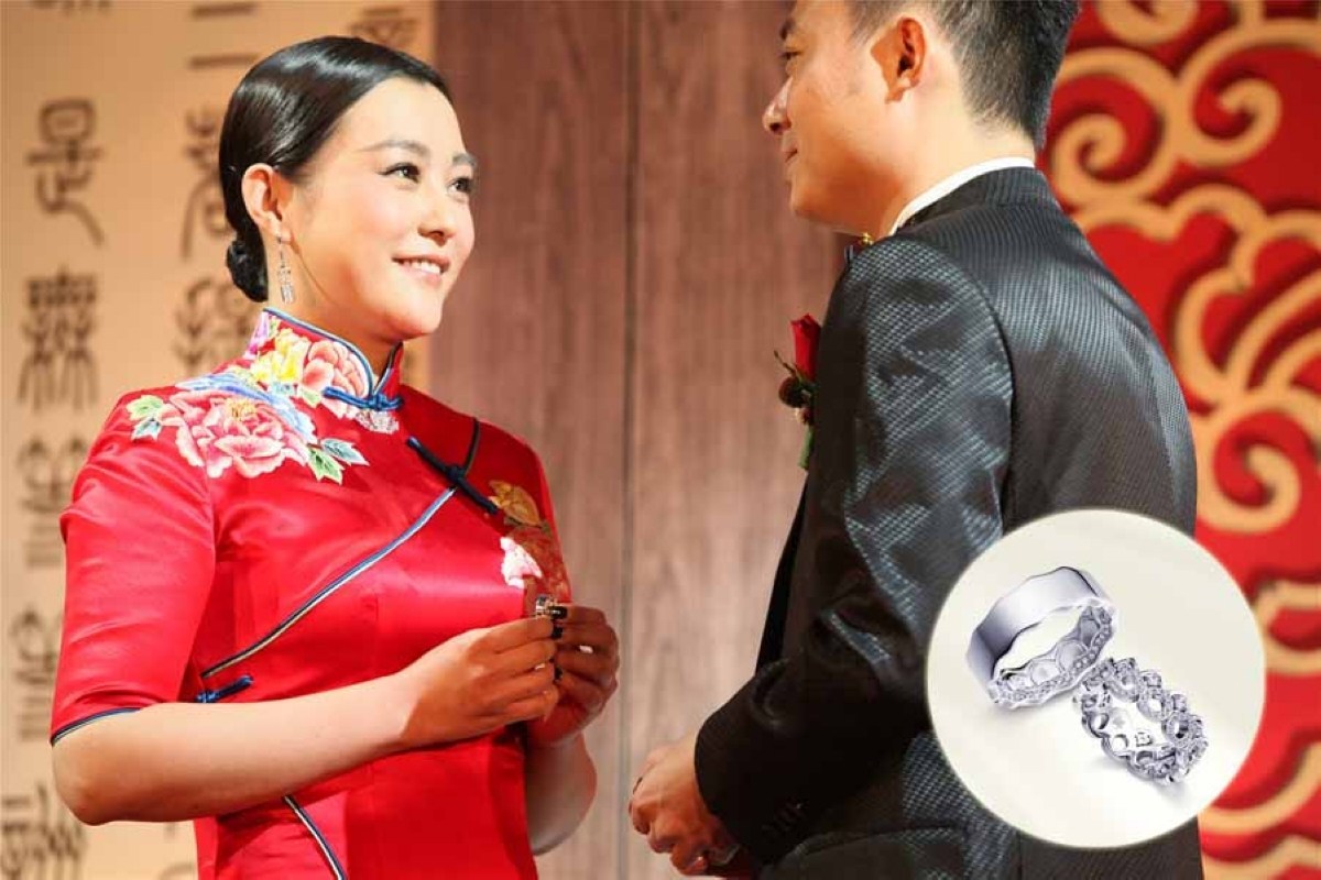 2013年12月4日,郝蕾与圈外公务员老公刘烨举办了盛大的婚礼和双胞胎