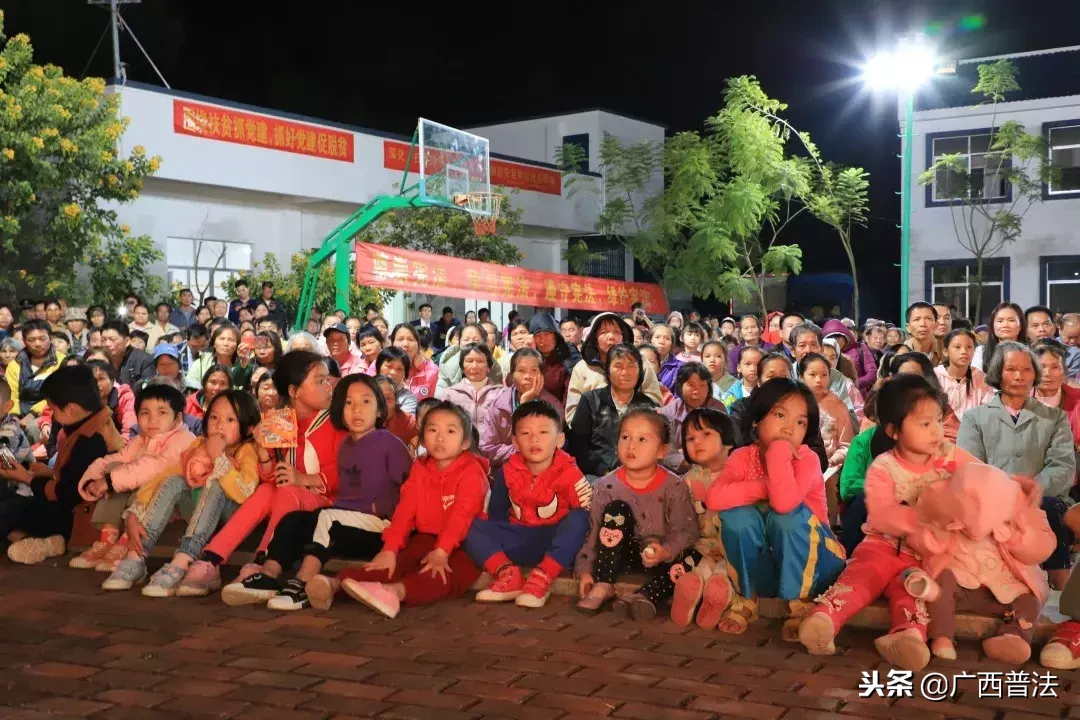 「八桂普法集锦」形式丰富热情高，各地普法活动继续精彩纷呈