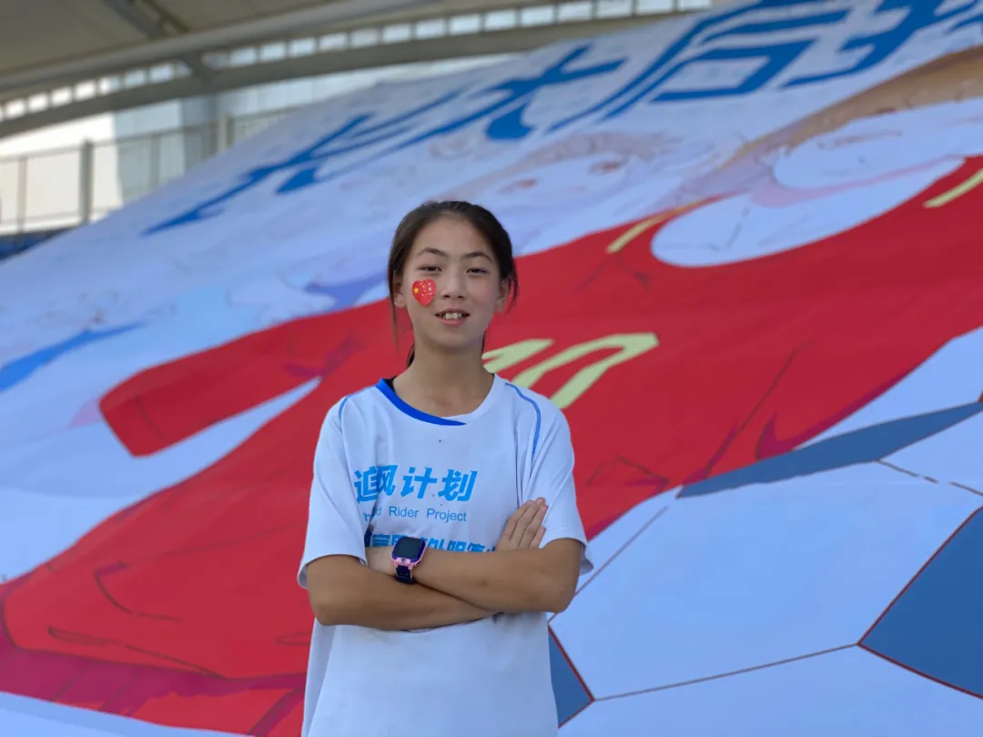 站上女超冠军领奖台，12岁的追风女孩因足球获得更多人生可能