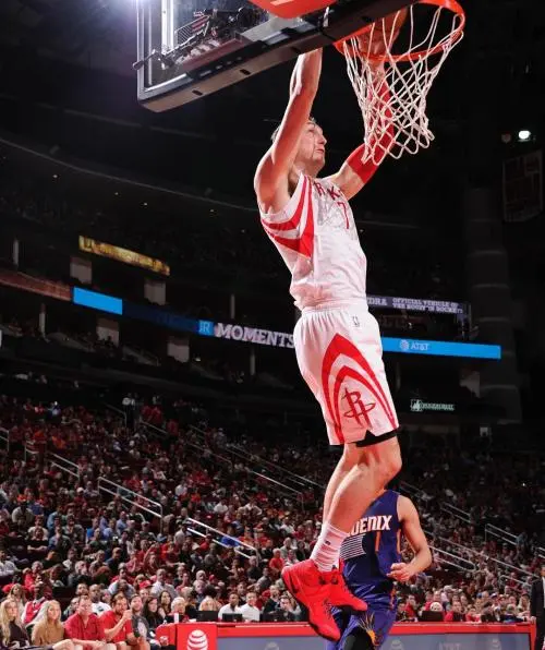 德克尔为什么不打nba了(火箭当年选中的天赋新秀，24岁就离开NBA，如今又重返NBA)