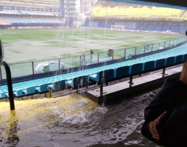 河床淘汰利物浦(卡河床大战因暴雨延期，欧洲媒体不解：欧战205场决赛从未改期)