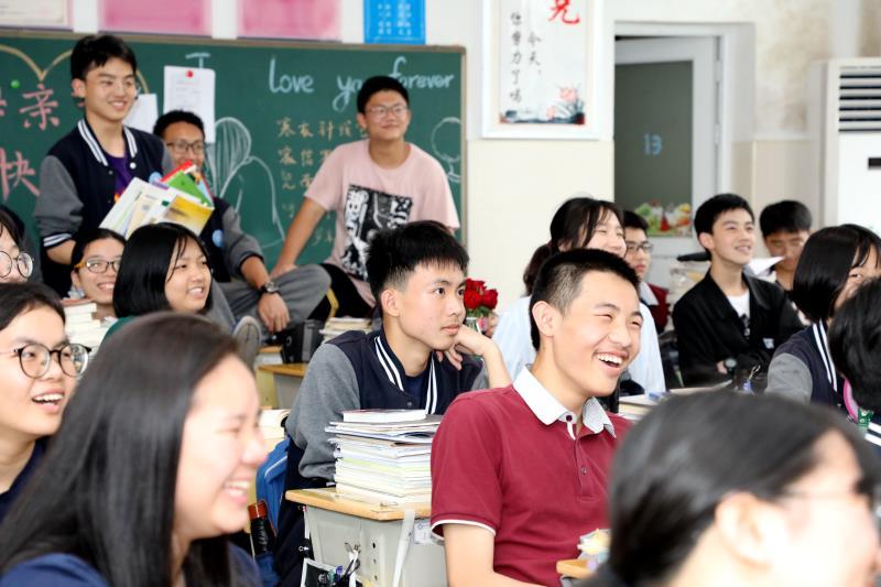 中等成绩，高考想要考上“公立二本”，各科最低要考多少分？