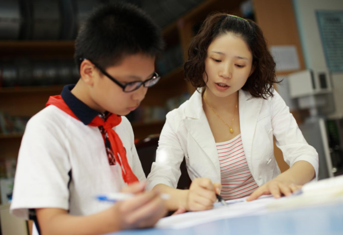 培训机构摇身一变成“补课奶茶店”，网友笑了：还是熟悉的配方