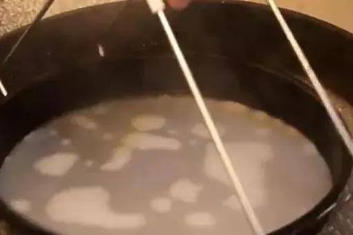 小麦淀粉可以制作凉皮吗？凉皮怎么做好吃，大厨：教你正确做法