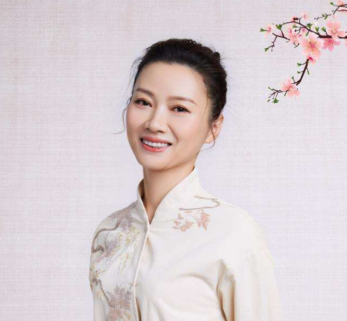 美女教授杨雨：李清照是我偶像，“好酒、好赌还好色”