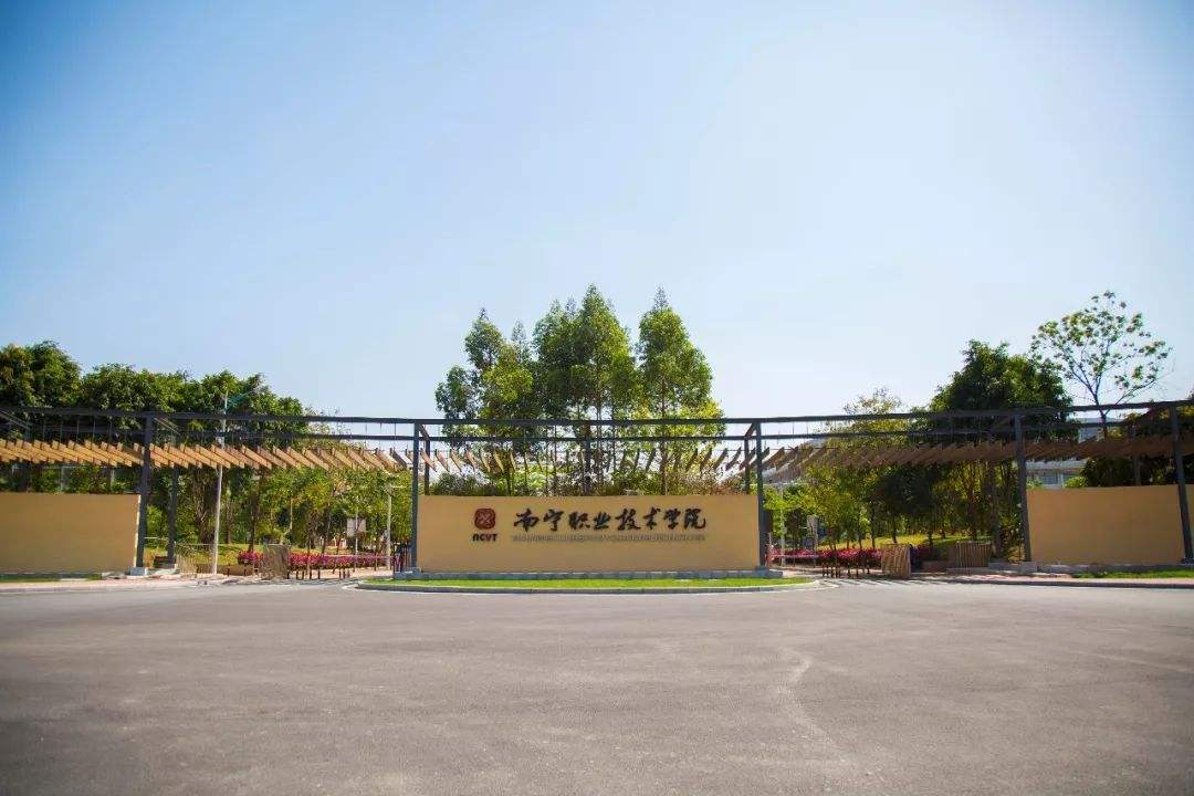 广西5所设有空乘专业的好大学，对分数要求不高，容易报考