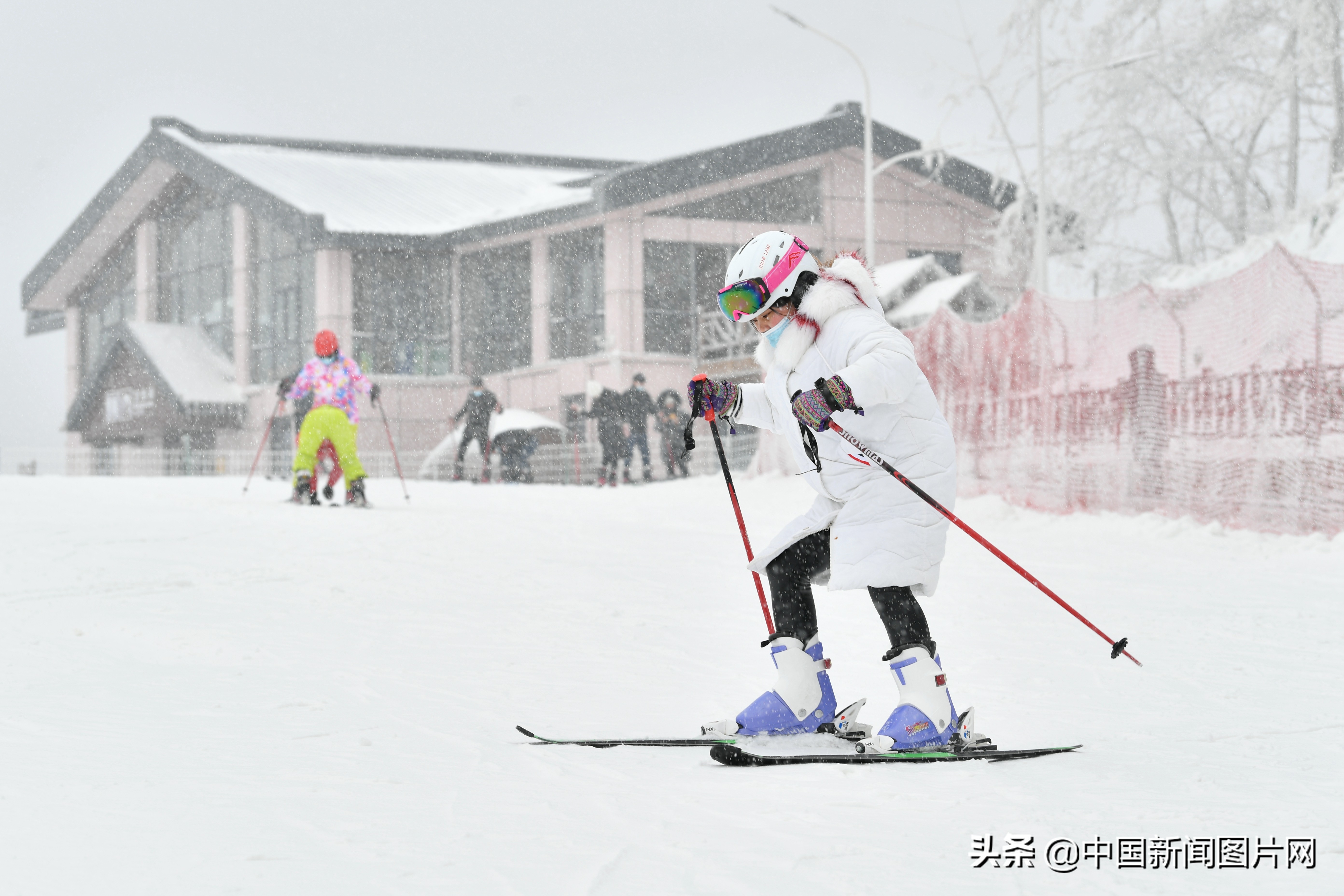 襄阳有滑雪的地方吗(湖北保康：开启冬季“滑雪季”)