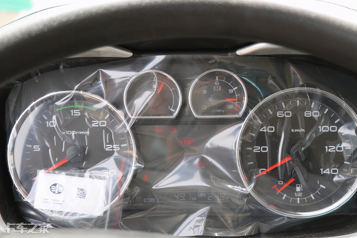 全新解放J6P搅拌车，与中集凌宇共同开发，强强联合更可靠