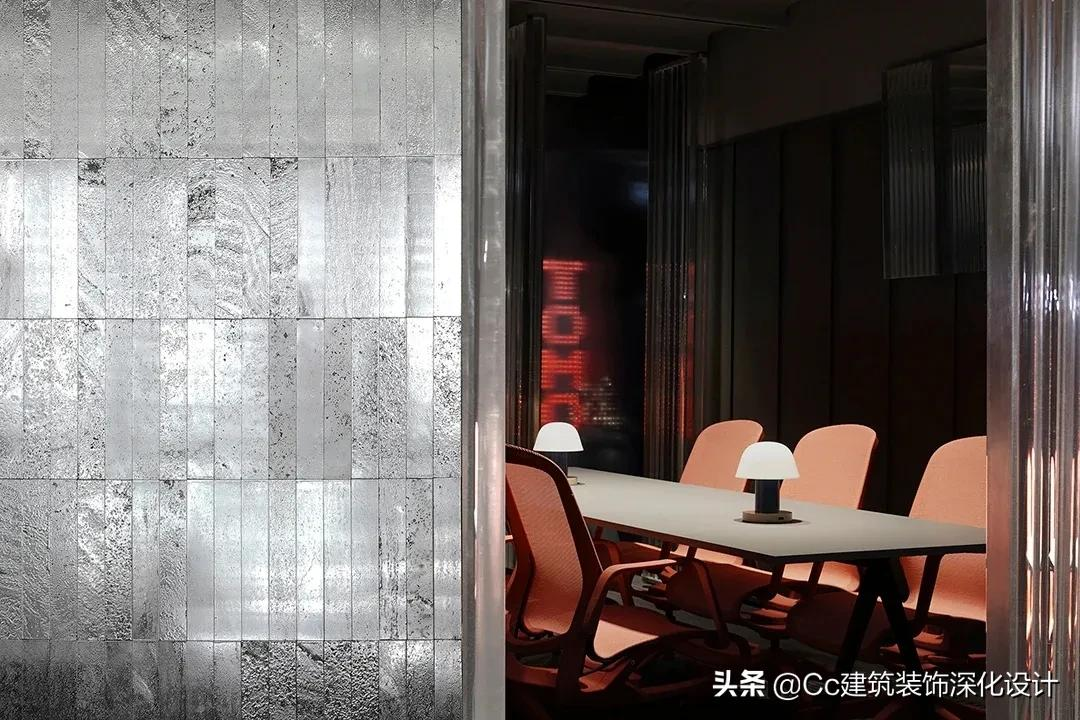 「材料」明明是块瓷砖却有着金属的光泽和质感!太飒了