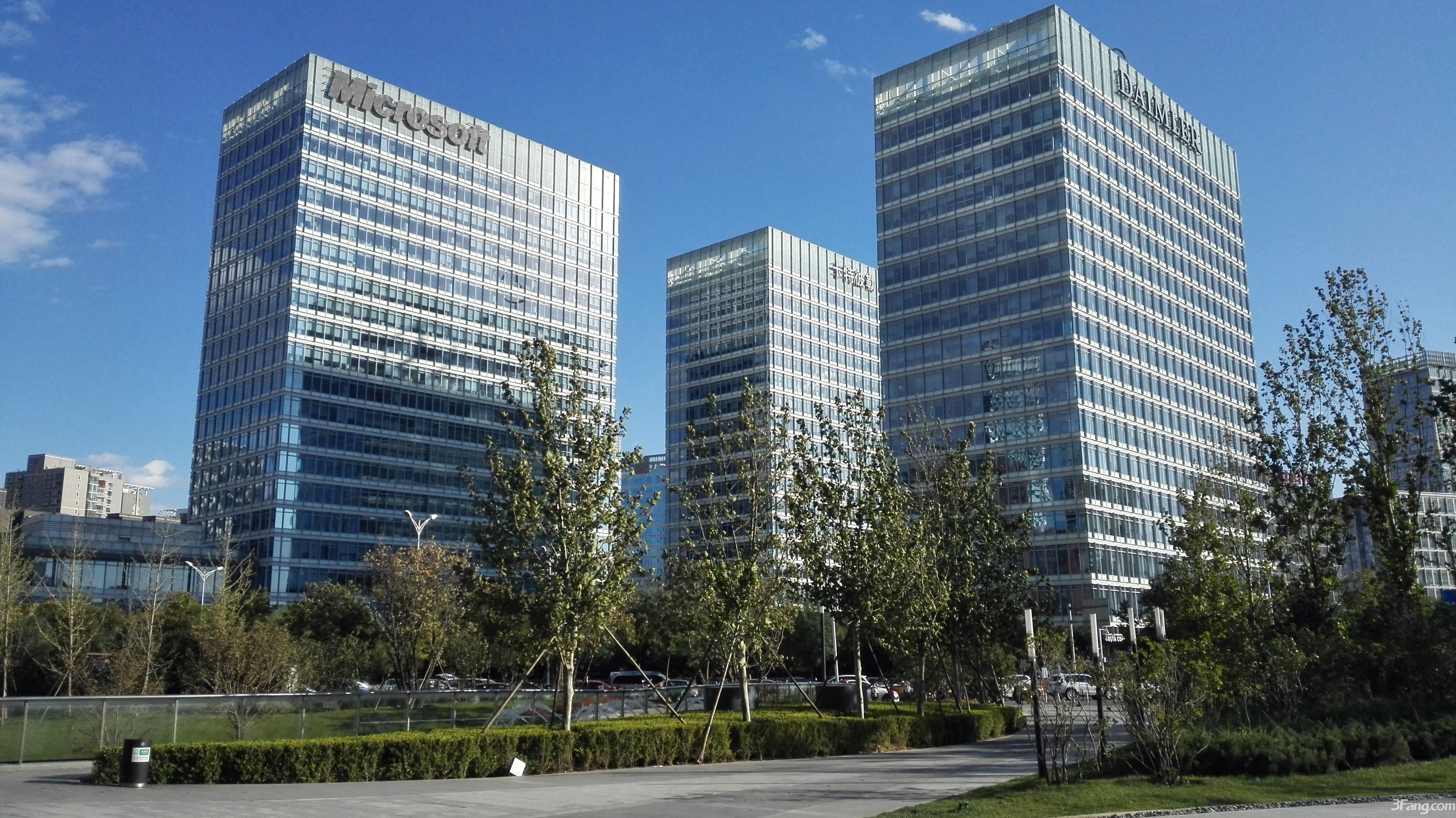 利星行目前是奔驰在中国最大的经销商集团,在2013年之前利星行是奔驰