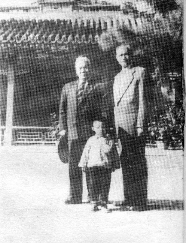 父亲失踪14年，1949年儿子被省委书记叫去谈话才知：父亲是特工