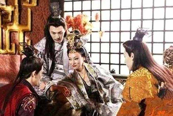 武则天腹痛难忍，连夜让御医诊治，太医刚想走就武则天被叫住