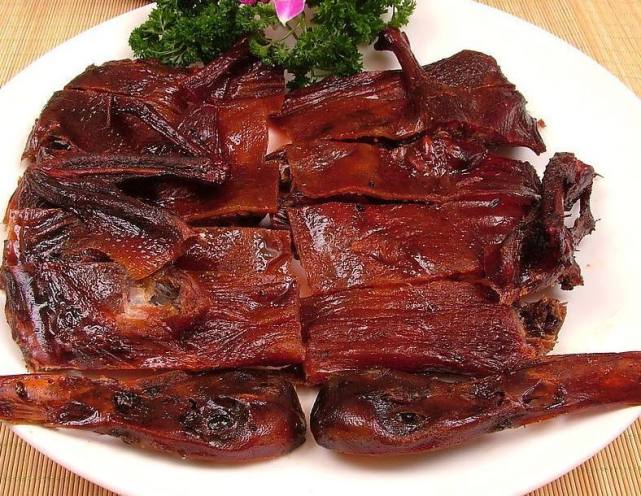湖南美食：有千年历史传承的美食——湖南名菜酱板鸭，你吃过吗？