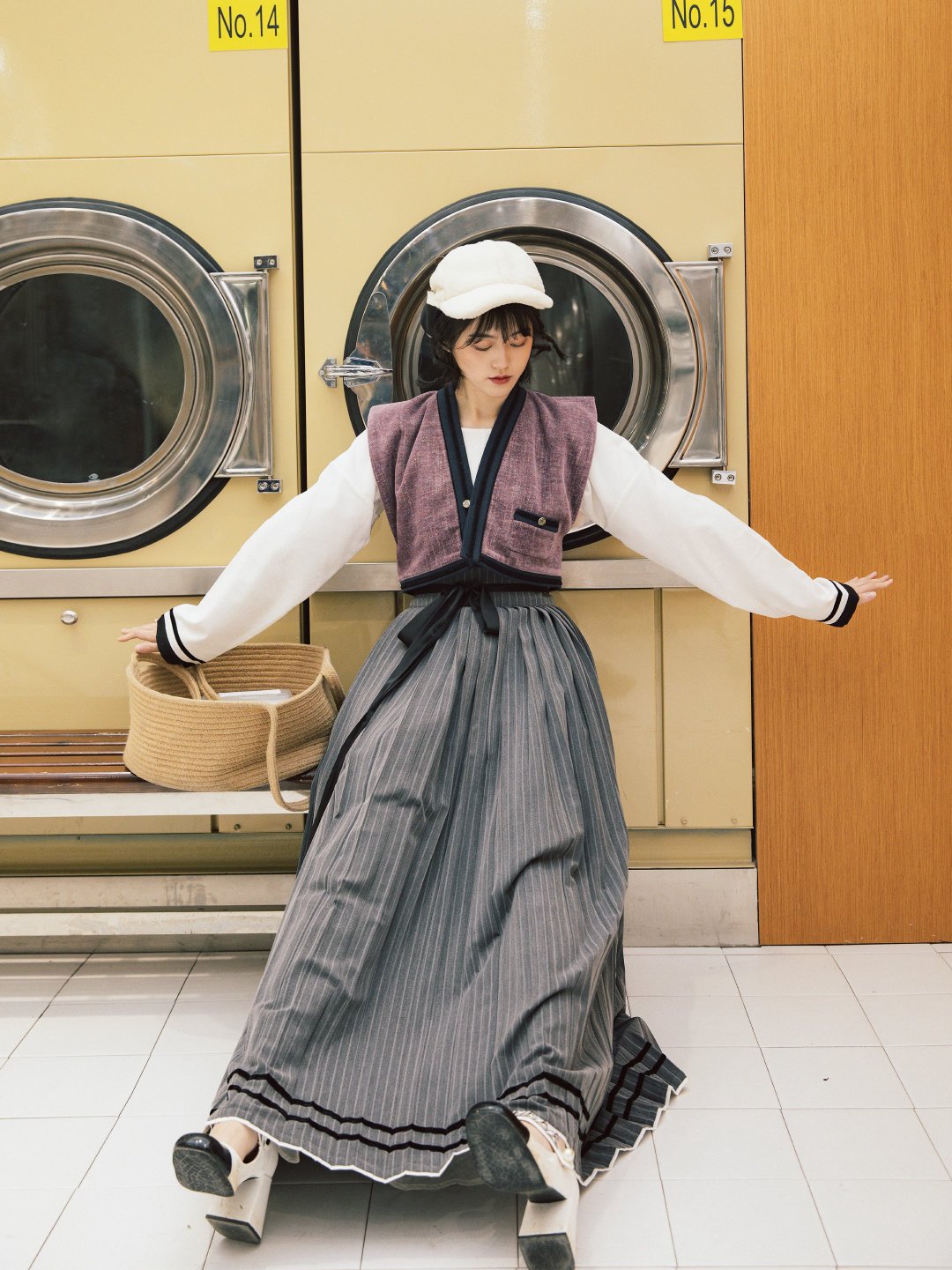 “学院风”汉服长什么样？不仅简约时尚，还很保暖，高级感十足