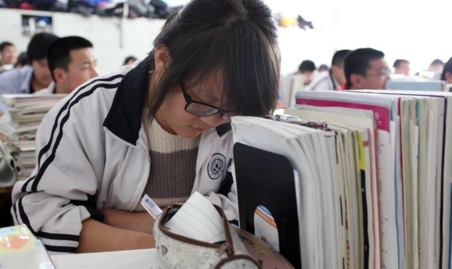 2021年各省高考第一名出炉，学霸复读生惹争议，考上985还复读？
