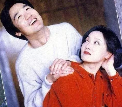 两任妻子一不改嫁一未生子，数次替儿子道歉，张国立的悲喜往事