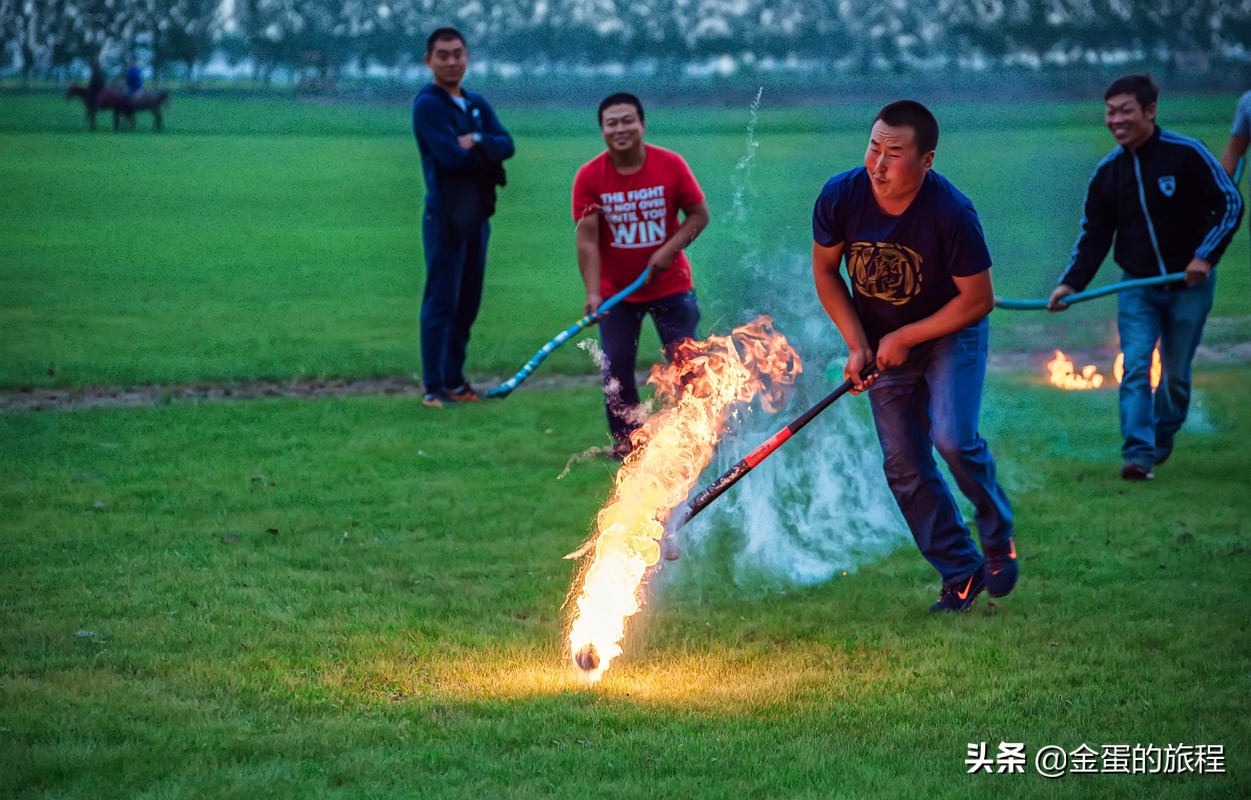 曲棍球正棍传球比赛视频(中国男足太窝囊，火爆达斡尔族火球曲棍球赛，比中国男足好看多了)