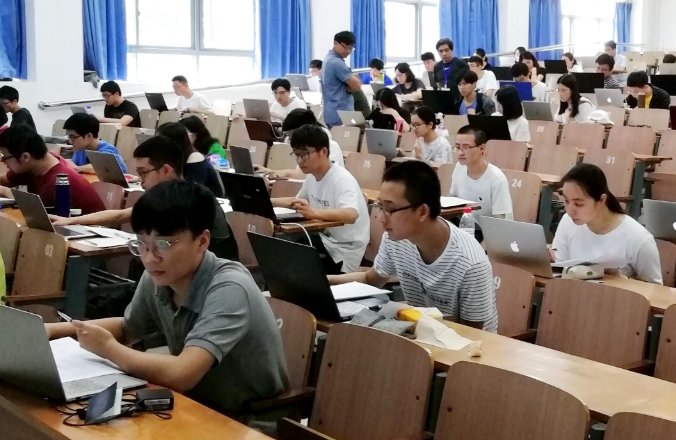 大一新生刚开学，有必要带电脑吗？辅导员给出的建议很中肯