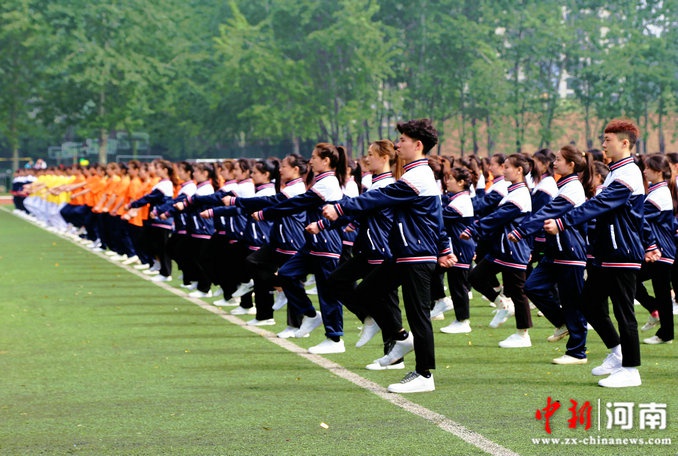 不负韶华 顽强拼搏：许昌职业技术学院举办第17届大学生田径运动会