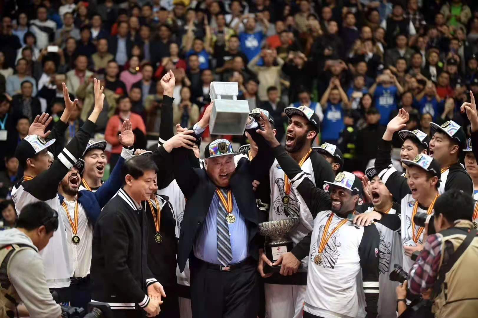 cba球员为什么英语都不错（CBA史上最强学霸：边拿总冠军边考研，如今是重点大学在编教师）